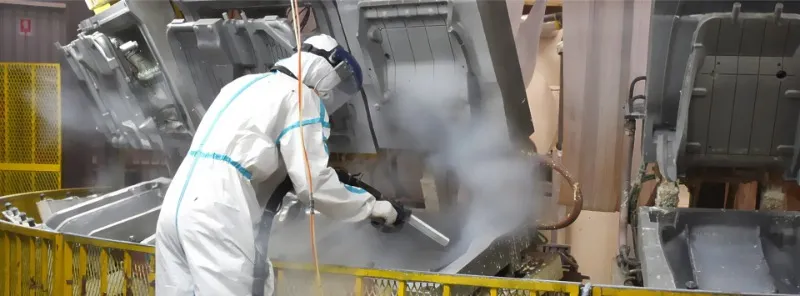 金型洗浄の様子